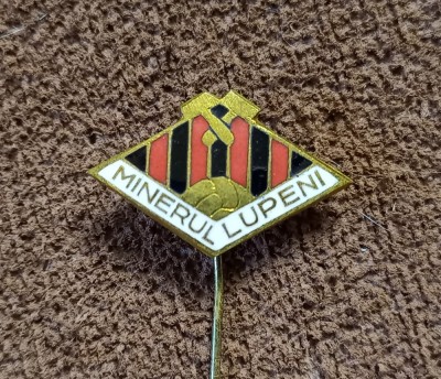 Insigna fotbal - &amp;quot;MINERUL&amp;quot; LUPENI (varianta 2) foto