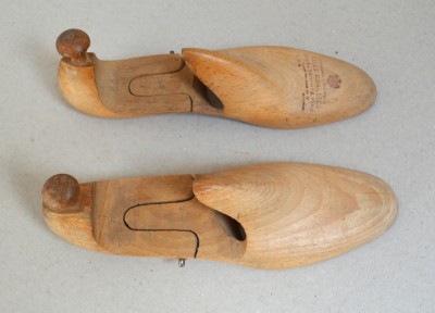 2 calapoade/sanuri Nellu Mihailescu Furnizorul Curtii Regale cca 1920-30 foto