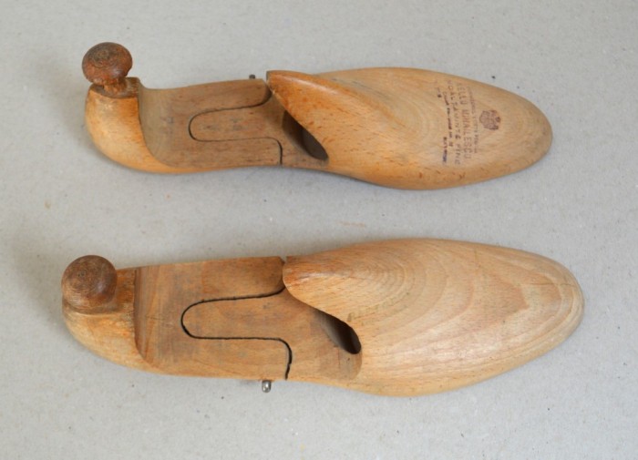 2 calapoade/sanuri Nellu Mihailescu Furnizorul Curtii Regale cca 1920-30