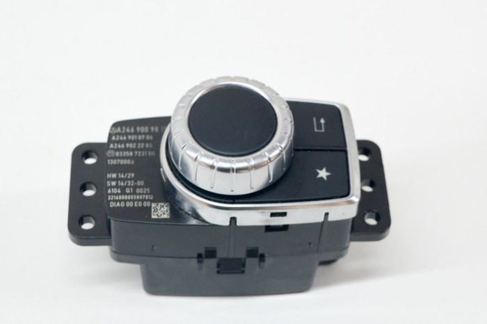 Buton de control navigație MERCEDES-BENZ A W176 2016 OEM: A2469010706,A2469022203,A2469009815,03358723100 13553548