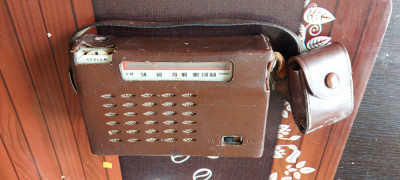 RADIO S631T ELECTRONICA , 6 TRANZISTOARE , FUNCTIONEAZA . foto