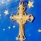 E326-Cruciulita veche metal probabil bronz stare buna frumos realizata.