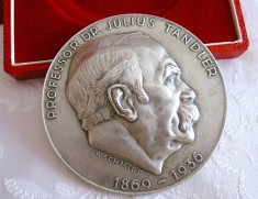 MEDALIE BRONZ ARGINTAT VIENA PROF.DR. JULIUS TANDLER 1869-1936 DESIGN R. SCHIMDT 8 CM