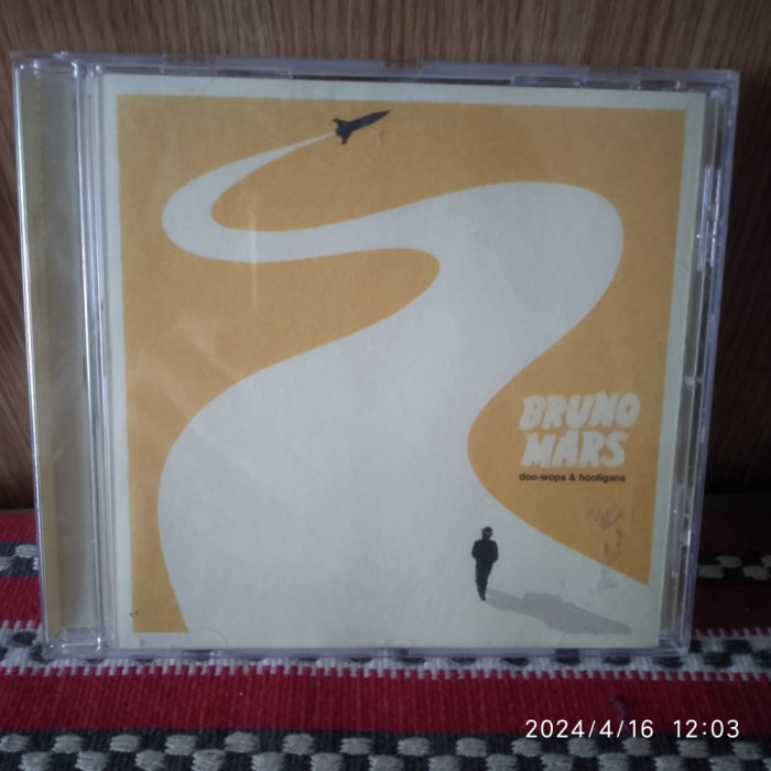 -Y- CD ORIGINAL BRUNO MARS -DOO- WOPS &amp; HOLLIGANS ( STARE NM + )