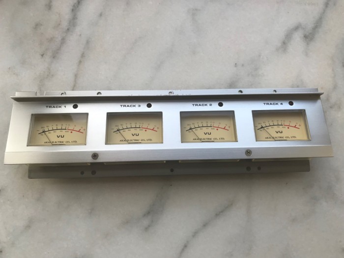 Vu-metru Akai GX-270 SS