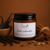 Vanilie condimentată lum&acirc;nare parfumată din ceară naturală de soia &icirc;n sticlă ambră