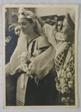 MIREASA CU PIROSTRIILE PE CAP , IN COSTUM POPULAR , FOTOGRAFIE , FOTO. BAVARIA , BUCURESTI , PERIOADA INTERBELICA