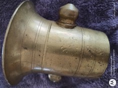 mojar mare bronz ,cu manere rotunde , circa 25 cm inaltime , diametru la parte superioara circa 17cm