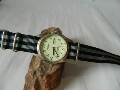 Ceas barbatesc LORUS (by Seiko) lumibrite , cu data , cod L21 foto