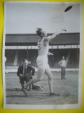 HOPCT 543 U - FOTOGRAFIE VECHE-D= 21 / 15 CM - ATLETUL M DENIS BELGIA- CAMPION LA LONDRA -SPORT-1947-FOTO AGENTIA ACME NEWSPICTURES PHOTOS 1947