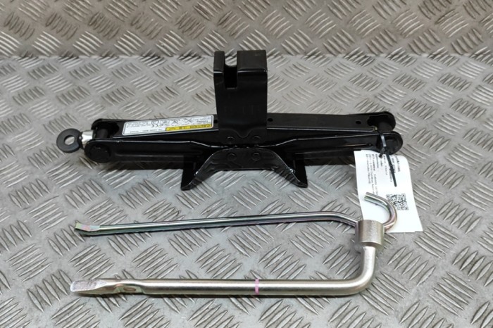 Cric SUBARU OUTBACK BS 2016 OEM: 97032YC031,97032-YC031,97017AJ020,97017-AJ020 28597364