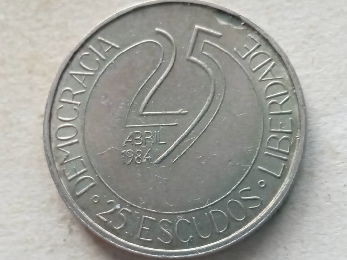 PORTUGALIA -25 ESCUDOS 1984 (10th Anniversary of Revolution)