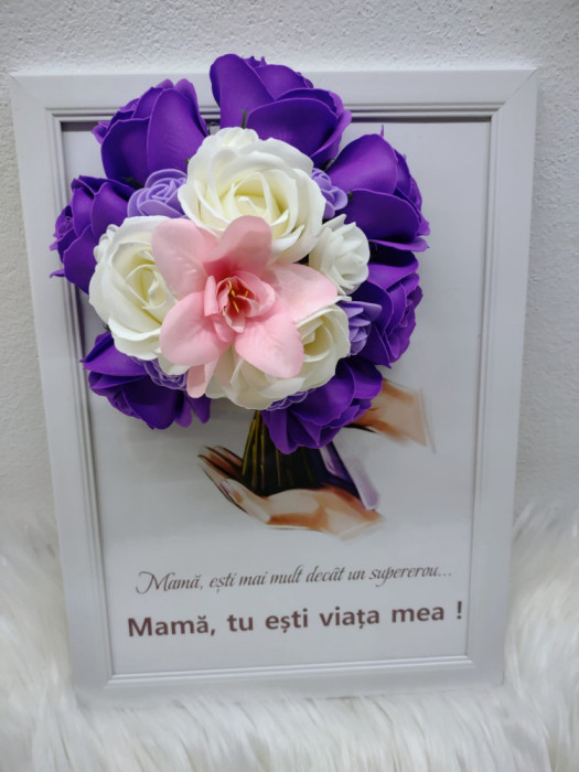 Rama A4 cu decorațiune de flori de săpun și text &quot;Mamă, tu ești viața mea&quot;
