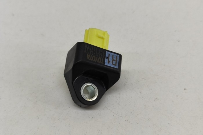 Senzor de impact dreapta spate TOYOTA SIENNA _L4_ 2020 OEM: 89831-08110 27351490