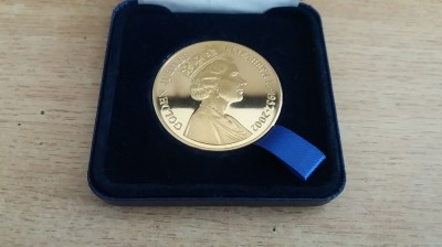 QW6 17 - Moneda - Jubileul de aur al Reginei Marii Britanii - Anglia - 2002 foto