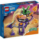 Cumpara ieftin LEGO City Provocarea de Cascadorii pe Rampa cu Saritura prin Cos 60359