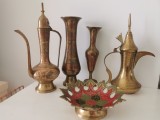 Colecție decor oriental vintage &ndash; 5 piese alamă gravată Made in India (vaze + cafetiere + bol)