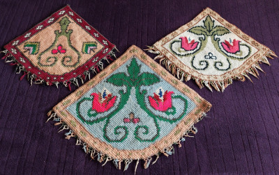 Set 3 cusaturi florale traditionale romanesti, peretare pe panza de sac, anii 50 foto
