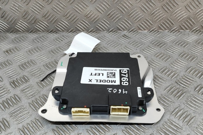Modul de control ușă st&acirc;nga față TESLA MODEL X 2016 OEM: 1037222-10-C 27208333
