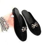 Cumpara ieftin Saboti dama din piele naturala cu accesoriu metalic Fly Black, 38