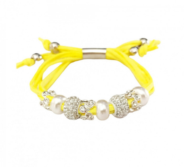 Bratara confectionata manual cu 3 perle si 5 Charmuri cu cristale, Galben, BR66