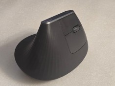 Mouse bluetooth Logitech MX Vertical, Gri, 4000 DPI USB-C - poze reale