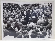 OFICIALITATI SI ELEVI ASCULTAND PREOTUL , FOTOGRAFIE , ANII &#039;30