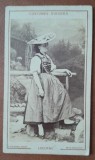 Fotografie tip CDV, tanara in costum traditional din Elevetia, Lucerne, sfarsit de secol XIX
