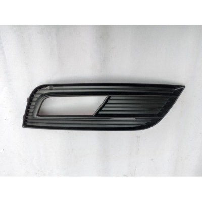 Grila bara Audi A4/S4 (B8) 11.2011-12.2015, Fata partea Dreapta, Cu gaura pentru proiector, 8K0807682K01C - CLEMA RUPTA foto