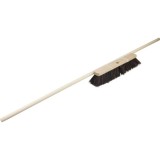 Cumpara ieftin Mătură de exterior B&uuml;hmag 40cm cu coadă din lemn