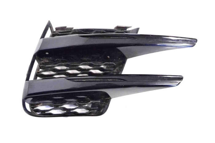 Grila dreapta față LAND ROVER RANGE ROVER VELAR L560 2019 OEM: J8A2-17E853-AB 14441702