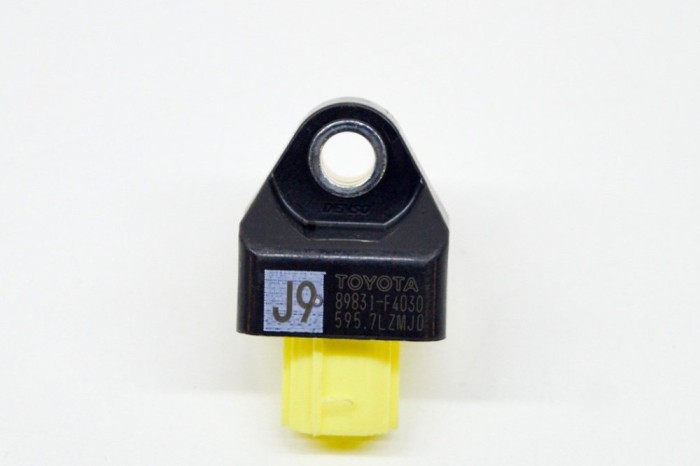 Senzor de impact lateral st&acirc;nga TOYOTA C-HR _X1_ 2020 OEM: 89831-F4030 15794656