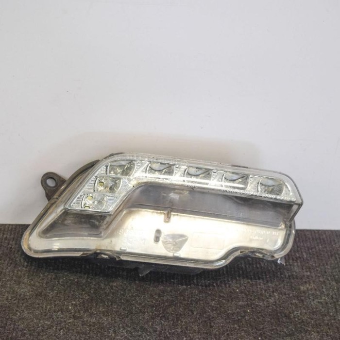 Proieitor suplimentar dreapta față MERCEDES-BENZ E W212 2011 OEM: A2128200856 10005410