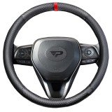 Cumpara ieftin Husa volan Panda, tip fibra carbon, cu insertii piele ecologica perforata, negru cu detaliu rosu, 38 cm