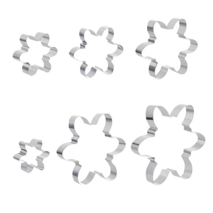 Set 6 forme pentru prajituri, model stea, dimensiuni cuprinse intre 8.5 si 17 cm, otel inoxidabil, argintiu