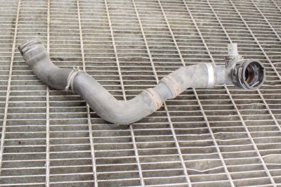 Furtun radiator răcire dreapta AUDI Q7 4L 2013 OEM: 7L8121051L | 10880741 foto