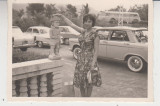 M5 E11 - FOTO - Fotografie foarte veche - doamna cu pitic de gradina - anii 1950