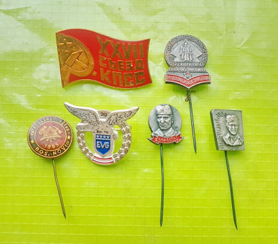 D690-Lot 7 Insigne Yugoslavia comuniste metal emailat si aurit. foto