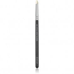 ZOEVA 230 Detail Smoky Blender pensulă pentru aplicarea precisă a fardului de pleoape 1 buc