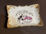 Farfurioara decorativa din portelan suedez, scena romantica, decoruri cu aur