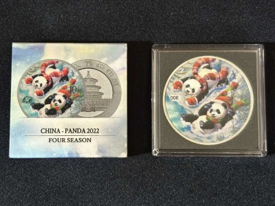 China &amp;ndash; 10 Yuan &amp;ndash; Panda 2022 &amp;ndash; Monedă de argint 30 de grame colorat foto
