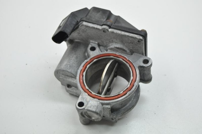 Corp clapetă PORSCHE CAYENNE 92A 2013 OEM: 057128063E 1871206