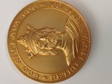 medalie Cetatea de Scaun a Sucevei 1388-1988,Domnitorul Petru Musat al Moldovei 1375-1391 ,bronz aurit 60 mm diametru