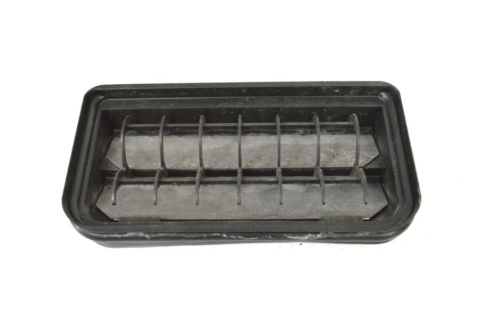 Grila de ventilație caroserie VW PASSAT CC 357 2010 OEM: 3C0819465 13139025