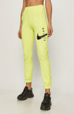Cumpara ieftin Nike Sportswear - Pantaloni