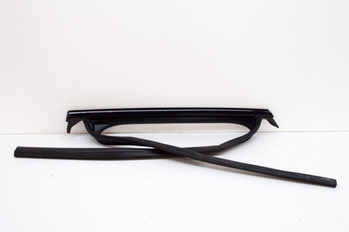 Bandou superior ușă st&acirc;nga spate AUDI Q3 F3 2019 OEM: TAB010191AA 14622671