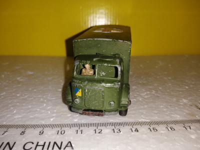 bnk jc Dinky 626 Military Ambulance foto