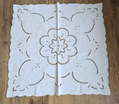 FATA DE MASA DIN PANZA DE BUMBAC CU MODEL BRODERIE SPARTA SI BRIDE, MECANIZATA