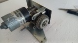 MOTOR + REDUCTOR 24V curent continuu cu suport