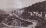 Sinaia. Strada Bratianu si scola Carmen Sylva (circulata 1910)